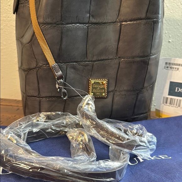 LAST CALL for this Dooney & Bourke Gray Croc-Embossed Shoulder Bag NWT - Picture 6 of 12